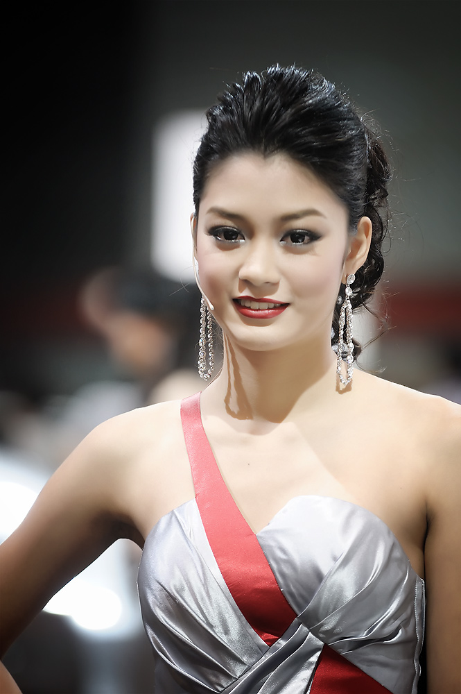 น้องสาวท่านนี้ยิ้มน่ารักมาก :grin: