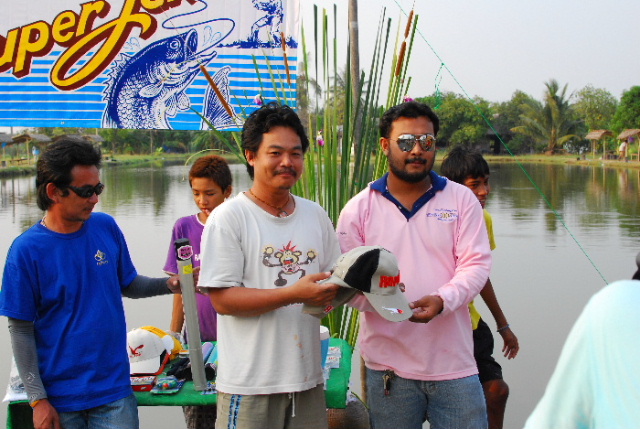 พี่ตี่เตาถ่าน ได้หมวกใบนี้ไปเชยชมค