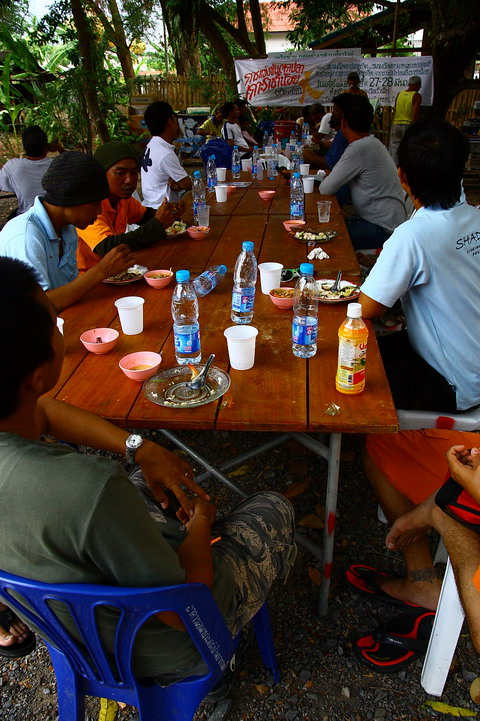  [b]ระหว่างรอผลและรอรับมอบโล่ห์รางวัล[/b]