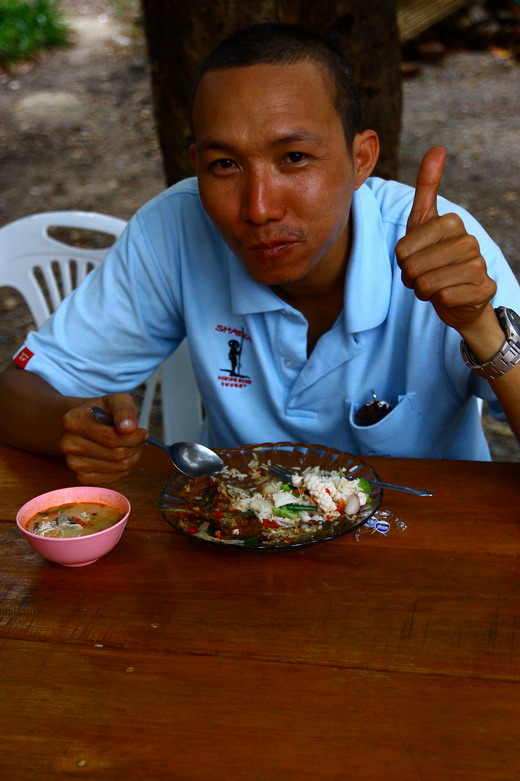  [b]ก็หาอะไรกินรองท้องไปก่อน.. อาหารง่ายๆแต่ถ้านึกไปถึงคลื่นลมในทะเลที่ผ่านมา จะทำให้กินอาหารอร่อยขึ