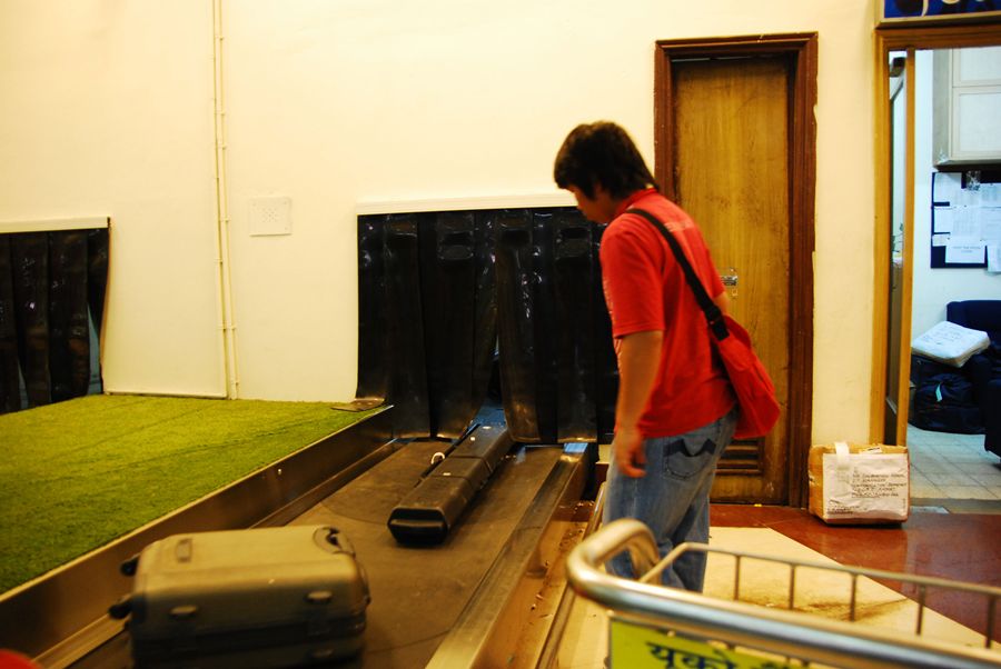 ถึงสนามบิน Kolkata แล้ว รอรับสัมภาระแล้ว