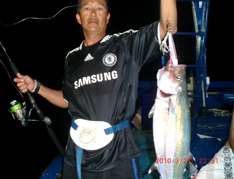jigging กลางคืนครับ ได้หลายตัว และหน้าดิน กินดีมาก หลังตี 3 แต่ ไม่ได้ถ่ายอีกแล้วครับ มีแต่นายแบบ หา