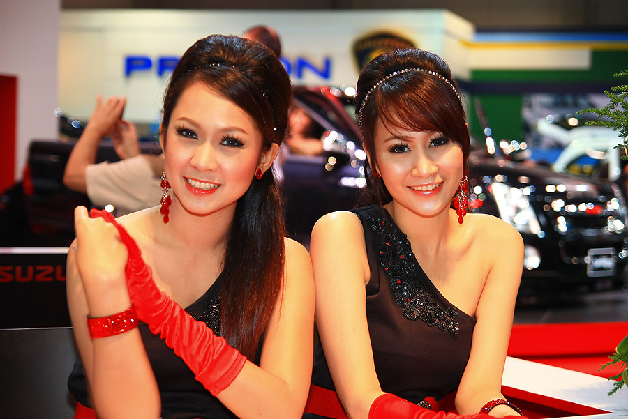 ท่าจะเลือกยากนะ ค๊าบ อ.ดาร์ก
 :laughing: :laughing: :laughing: