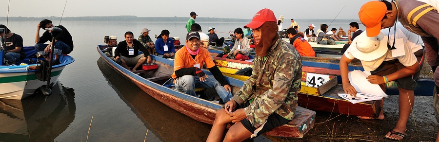 ซ้าย เรือทีม ยูจิน 1 รับ ของน้า JackOffRoad น้
