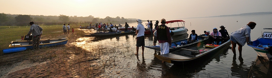 ทีมท่าใหม่ฟิชชิ่ง ครับ เอาเรือเล็ก