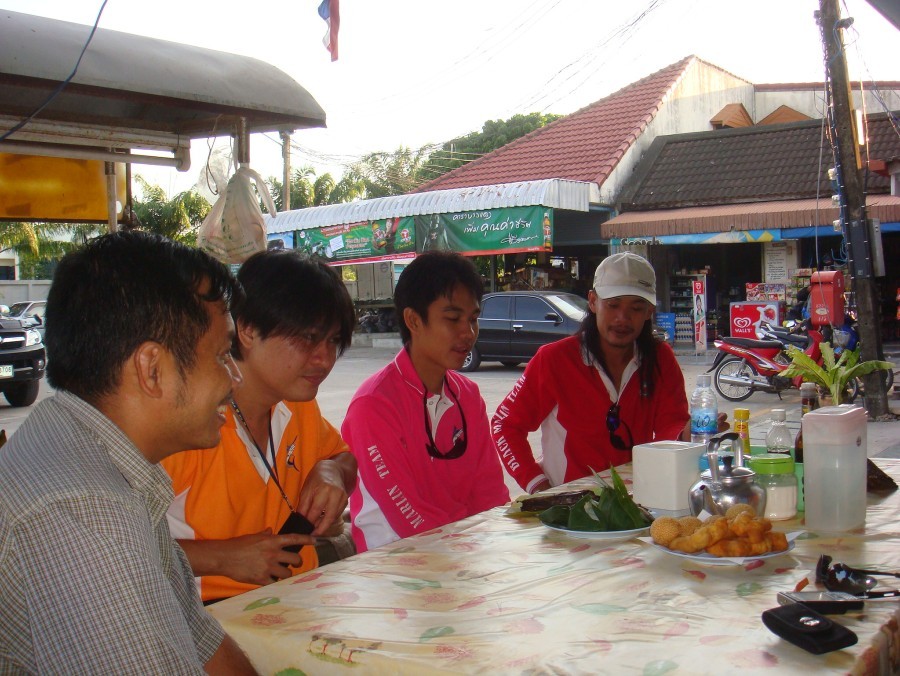 เจ็ดโมงครึ่งเติมพลังที่ร้านประจำ ก