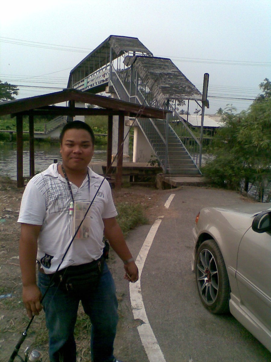 ตอนเย็น น้าอ๊อฟ ว่าง เลยมาด้วยกันเลยครับ แต่ว่าแสงเริ่มน้อยลงแล้ว.....สุดท้าย จากที่จะมาตกปลาเลยกลาย