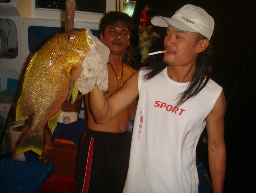 ส่วนผมยังไม่ได้ลงเบ็ดครับมัวติดพั