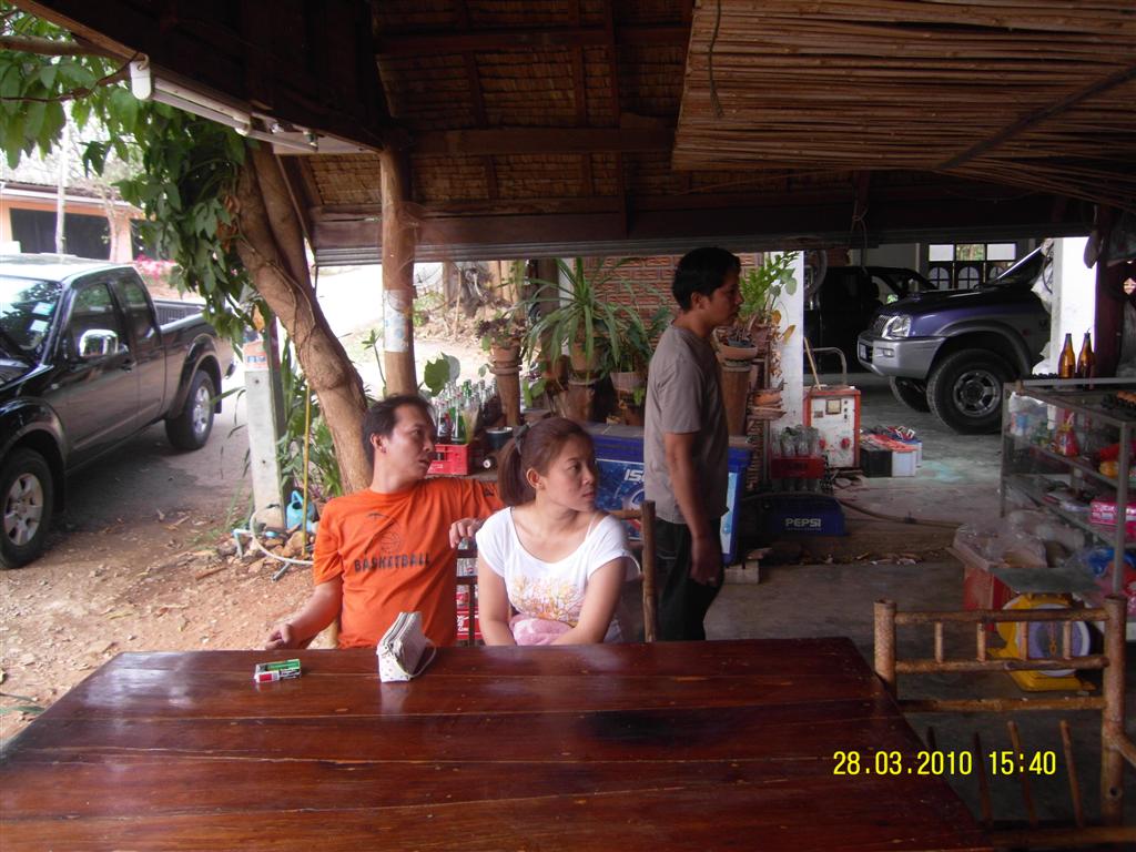 ทริพนี้เรามากันสี่คนมี ผม พี่ต้น พี่จั๋ยและแฟนพี่เขาพักทานน้ำเตรียมขนของลงแพกันดีกว่า