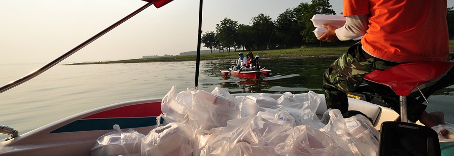 เรือขนข้าว และ ส่งอาหารครับ
กว่าจะส่งหมดก็เกือบเที่ยงครับ
ขออภัยน้าๆๆๆๆ ด้วยครับ

เซเวน อีเลเว่น