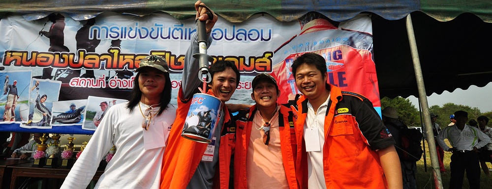 รางวัล พิเศษครับ แห้วกระป๋องครับ  เตรียมมา สิบกระป๋อง เกือบไม่พอครับ


:grin: :grin: :grin: