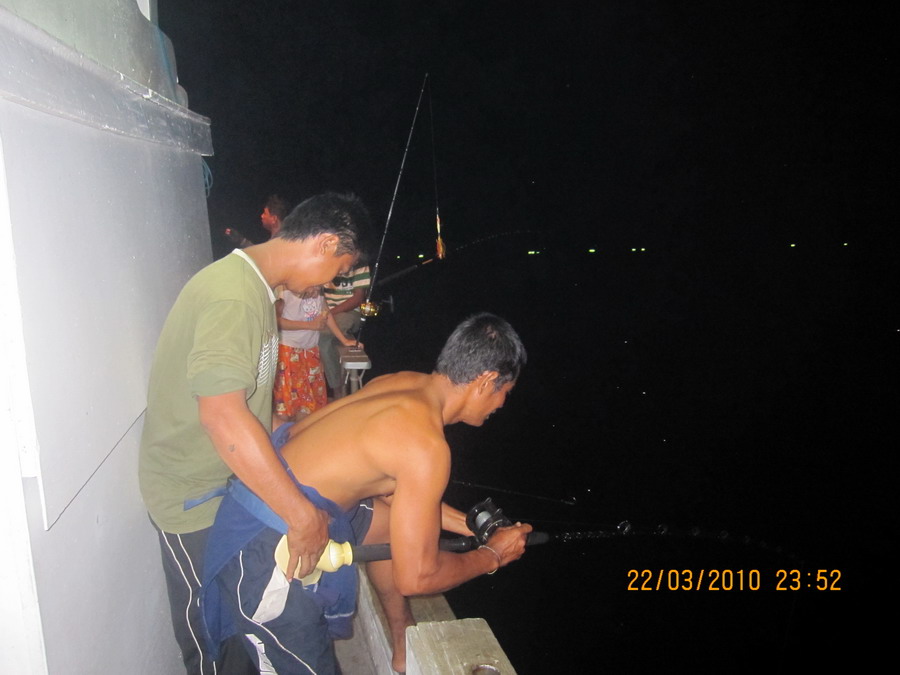 ปลาดึงแรงเกือบตกเรือ(จริงๆแล้วนะ ลื่น) :grin: :grin: