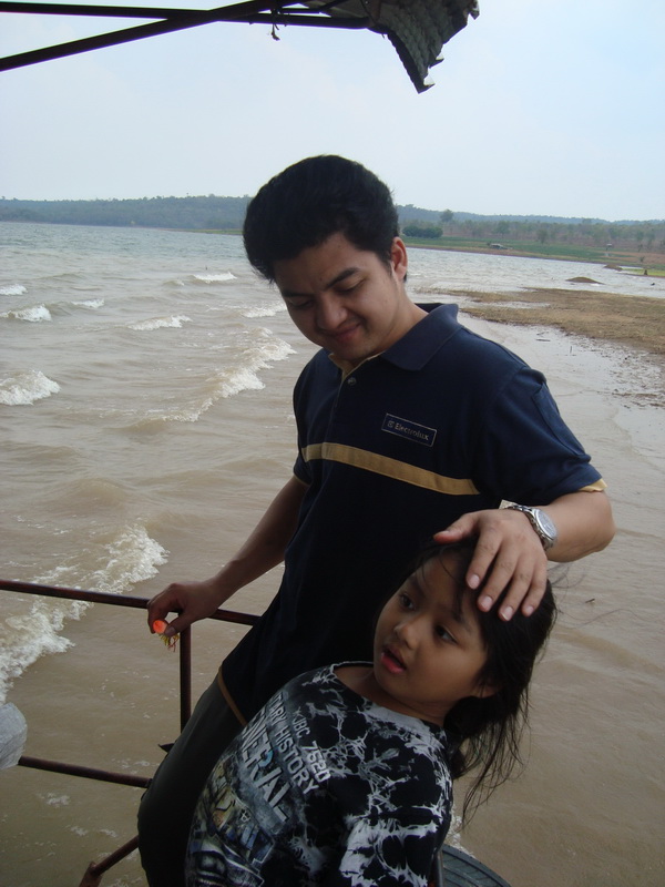 ไม่ต้องกลัวลูกพ่ออยู่ทั้งคน พ่อบอกลูก เพราะทัศนวิสัยตอนนั้นไม่ดีเลย :grin: