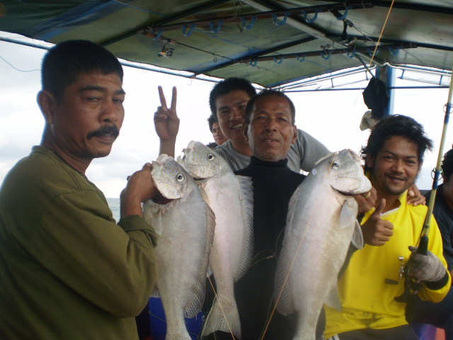 สร้อย  3 เส้น กอนลมมา