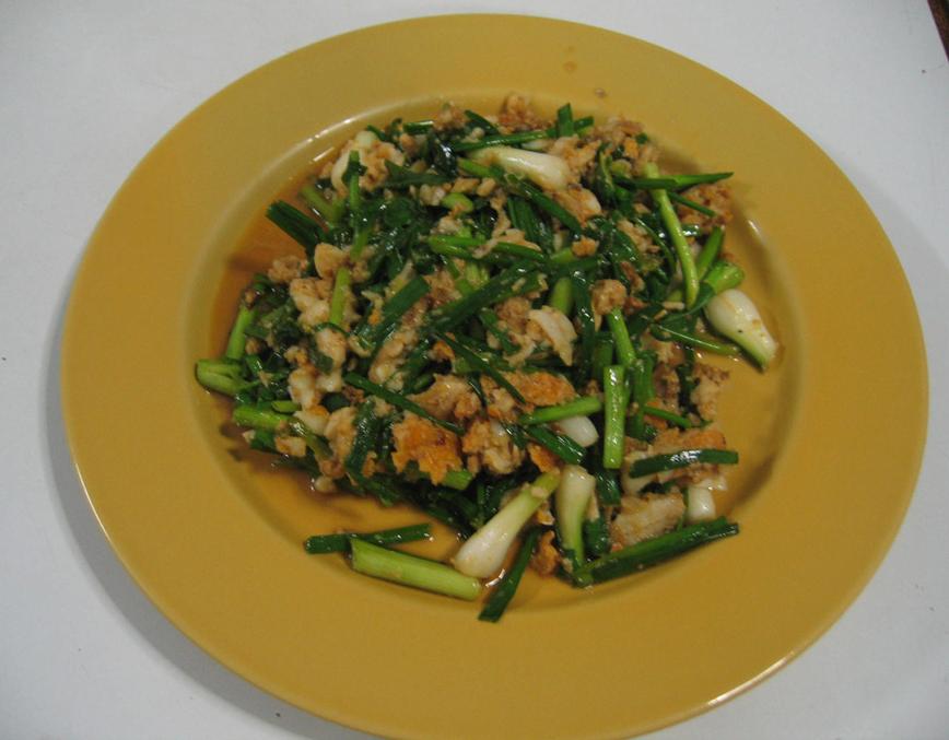 ผัดปูม้า แบบแกะเนื้อ จะได้สะดวกตอนกินครับ