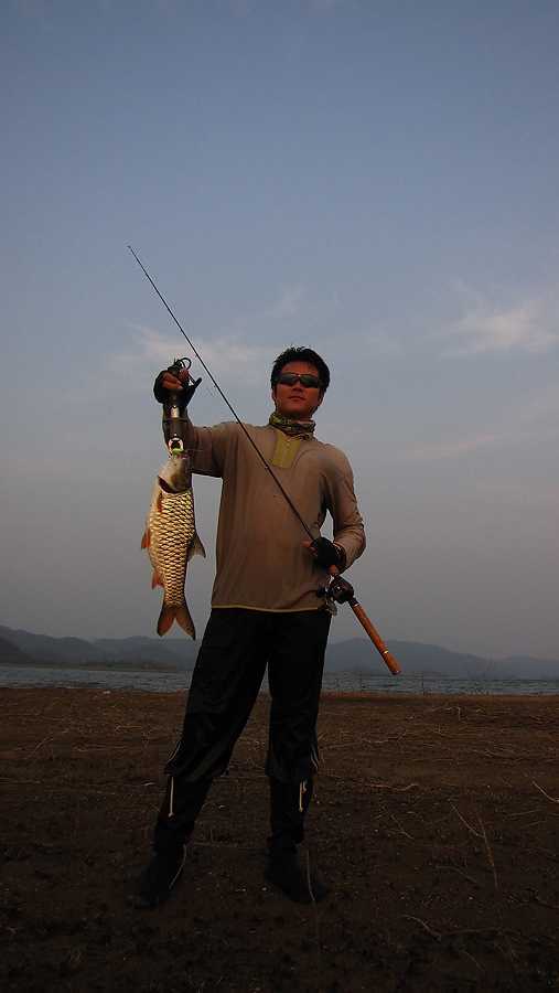 
   เอาแบบมีแสงบ้าง.....หล่อไปเลย....... :cool: :cool: :cool:
