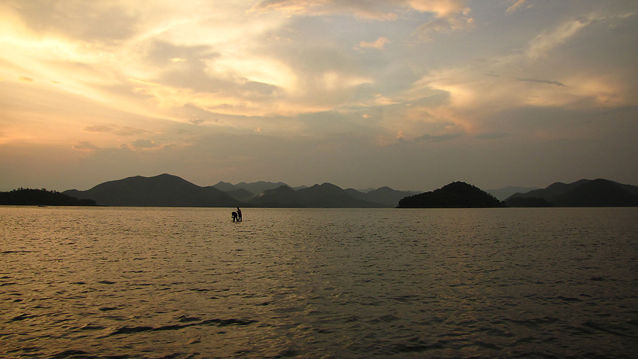 
     ลาด้วยภาพนี้แล้วครับ.......บาย..บ๊าย...