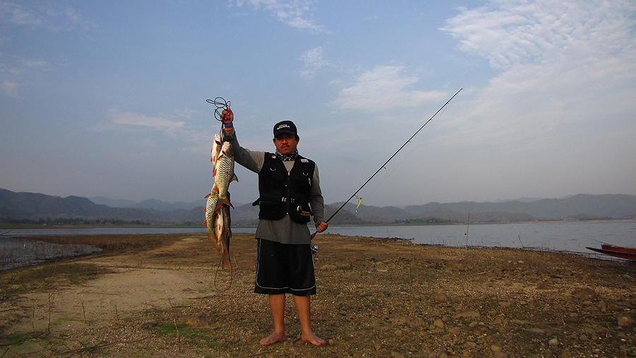 
   น้าต้น ...ทำหน้าหล่อๆๆนะ.......... :cool: :cool: :cool: