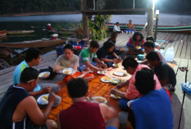 อาหารค่ำ  กับบรรยากาศที่สบาย.
 :love: :love: :love: