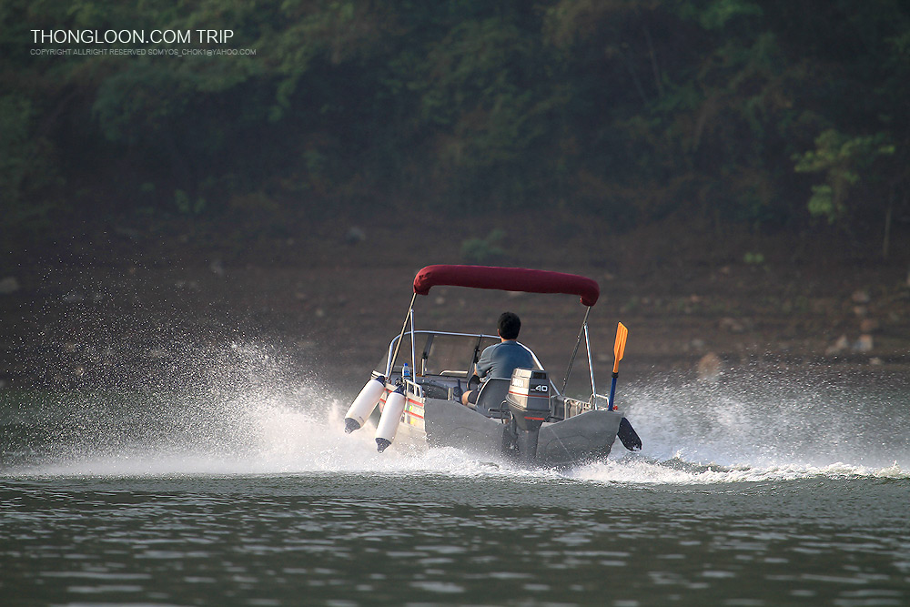 "แหวกดี"

เรือของเฮียใช้ วิ่งผ่านน้ำดีมากครับ :smile: