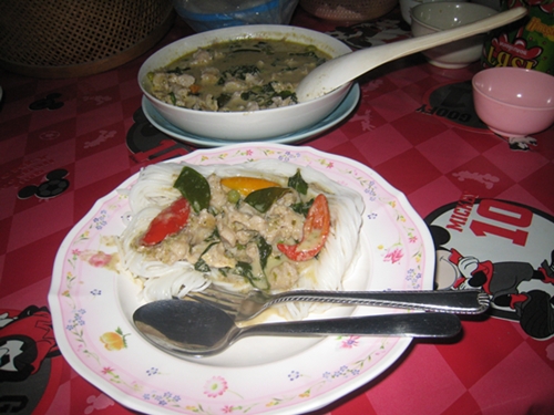 

พร้อม..รับทาน.......พร้อม.....ขนมจีน.......


อร่อย....มาก...มาย....สตายร์...เจ้ตุ๊ก.......
