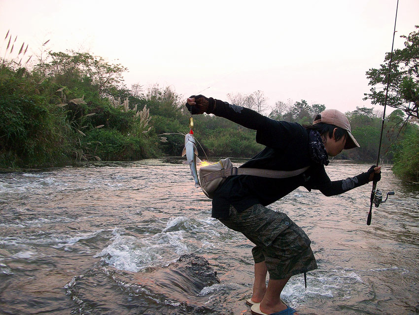 
       และแล้วเหมือน   ยกยอดเขา     ออกจากครก
  เจ้ย!! ไม่ใช่              ออกจากครก   อกใช่ไหม :