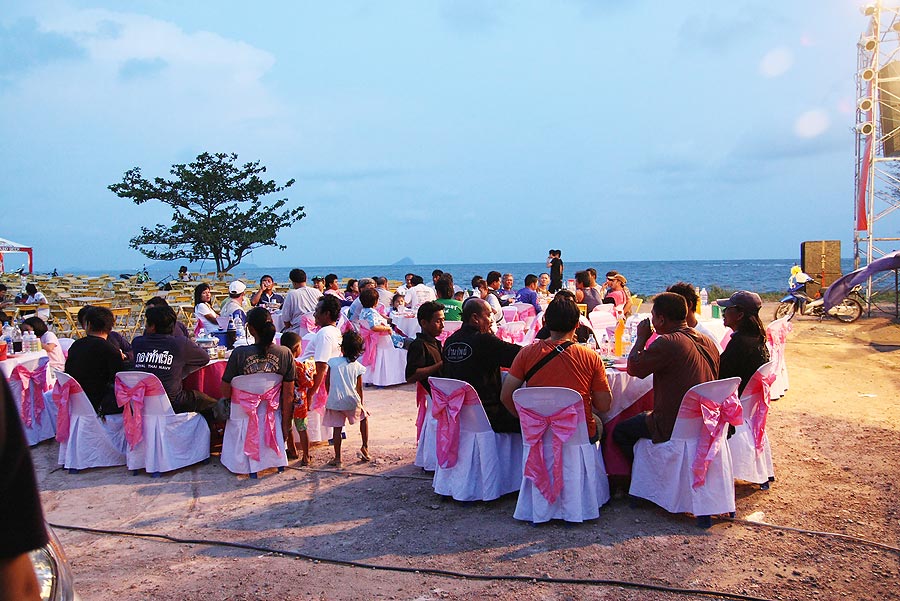 *เห็นโต๊  นึกว่างานแต่ง บรรยากาศดีจร