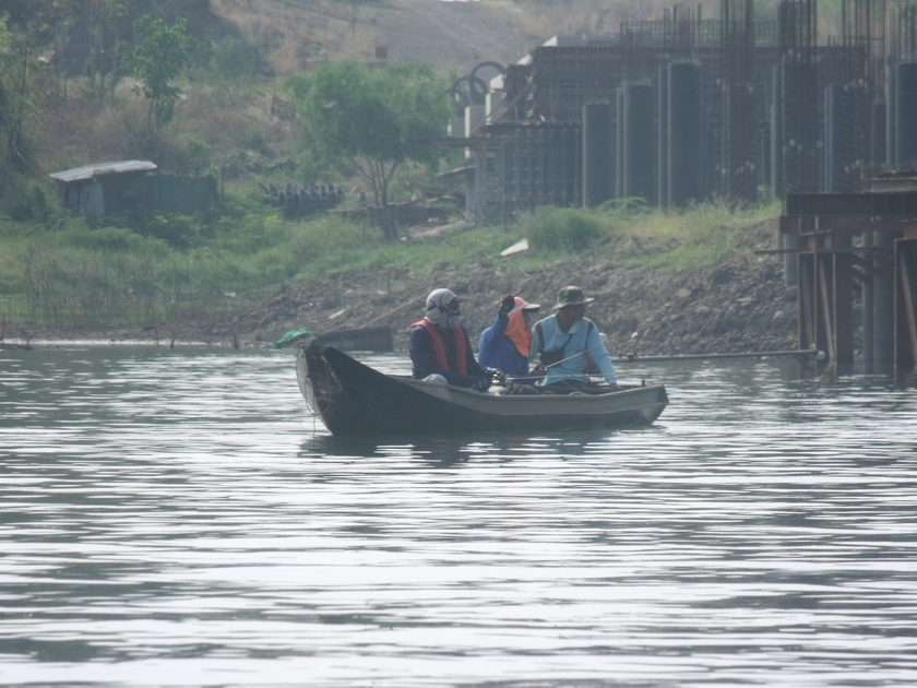 ออกมาเจอเรือของน้าต้นกับน้าอาร์ม
 :grin: :laughing: