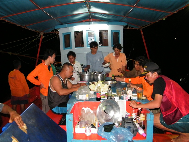 ตัดภาพช่วงหัวค่ำเลย...เหนื่อยหนัก พักสักมื้อ กินๆ กันก่อน :cheer: :cheer: :cheer: