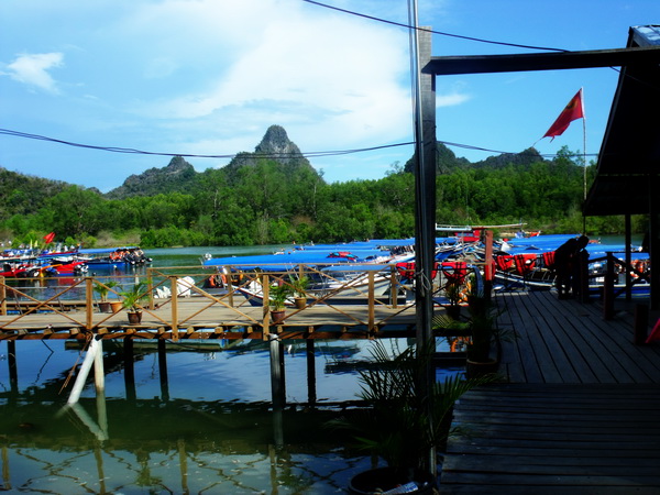 ถึงแล้ว ท่าเรือ ตันหยงรูห์ 