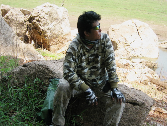 อากาศร้อนมากๆ....ไม่ไหวจะเป็นลม ดันลืมเอาข้าวกลางวันมาอีก...ดื่มแต่น้ำแทนข้าวไปก่อนแล้วกัน :mad: :ma
