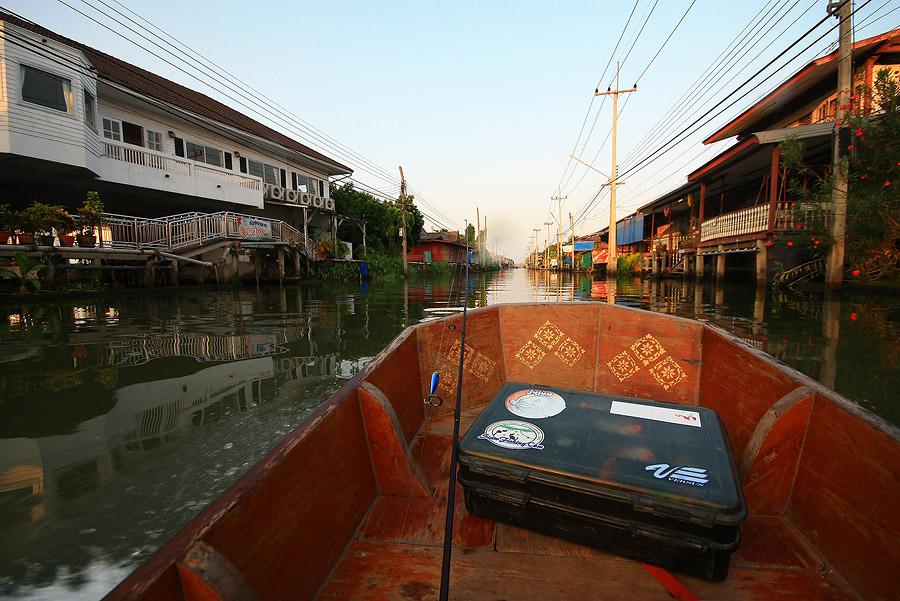 แจมภาพนิดหน่อยค๊าบบ....
บรรยากาศแปลกใหม่ ล่องเรือตกปลาในคลองดำเนิน
 :grin: :grin: :grin: