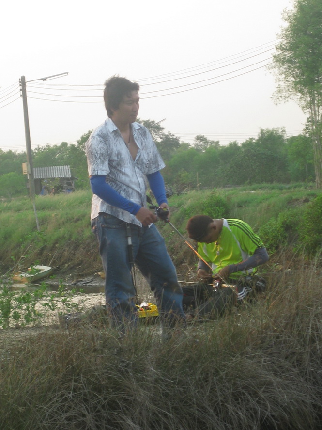 

[q][i]อ้างถึง: ศาลายอด posted: 09-04-2553, 18:50:31[/i]

รอกใหม่............เจอปลาใหญ่........