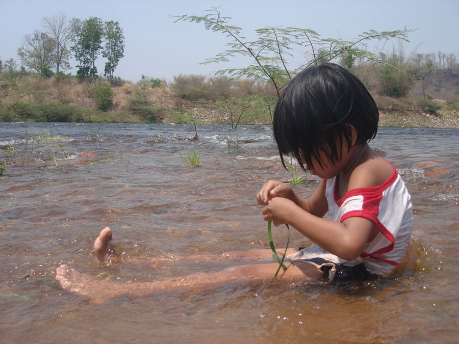 ไม่พูดไม่จา  ไม่สน  ไม่มอง 

ตั้งใจทำอะไรอยู่สักอย่าง    :grin: :grin: