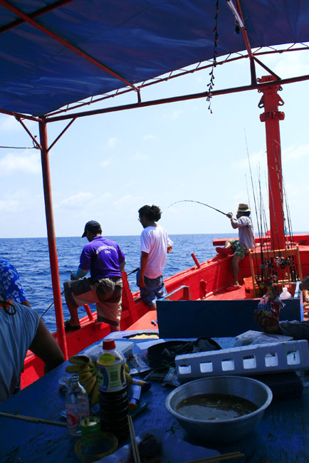 วิ่งเรื่อ  5-6 ชม.กันเลยทีเดียวคับ กว่าจะถึงหมาย