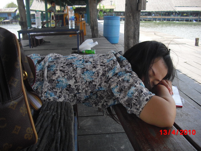 อ้าว..เผลอแป็ปเดียว สลบไปแล้ว..55+
ก่อนน่านั้น ขาดบ้างหลุดบ้าง แกเลยเซ็ง...