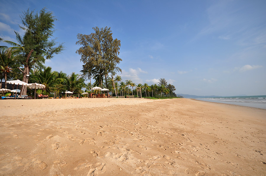 หาดไม่ค่อยสวยเท่าไหร่  เด๋วพรุ่งนี้จะพาไป " สิมิลัน "  รับรองสวยแน่นอน :laughing: :grin: