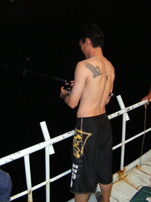 กลางคืนหัวเรือเฝ้าปลาหน้าดิน ท้ายเ