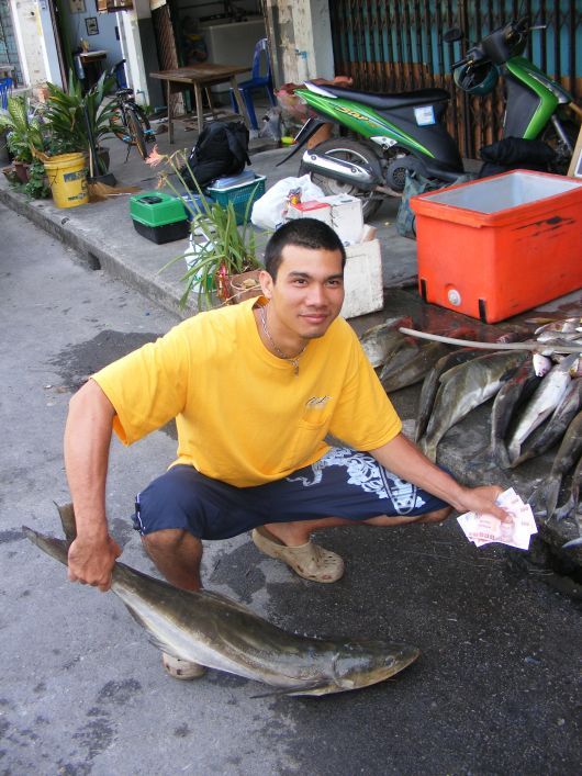 แชมป์ปลาใหญ่สุดของทริปเป็นของโจครับ รับรางวัลไป   หมดแล้วครับสำหรับทริปนี้ ขอบคุณพี่ไก่รอนแรมทัวร์ที