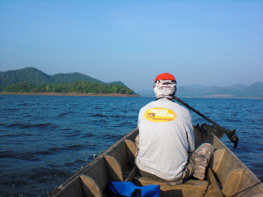 ย้ายไปหมายที่ 3  ใช้เวลานั่งเรือนานเหมือนกันครับ   ถ่ายภาพไปเรื่อยเปื่อย  :smile: :smile: :smile:
