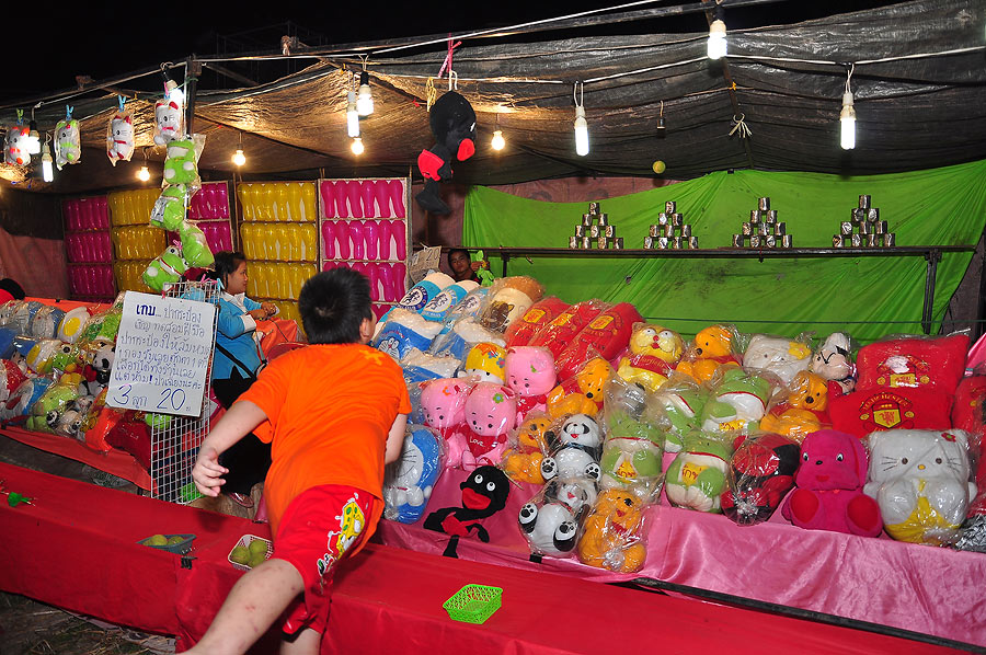 ปรากฏว่าไม่โดนเลยอ่ะ ขวีมือจริงๆลูกตรู  :laughing: :laughing: :laughing: