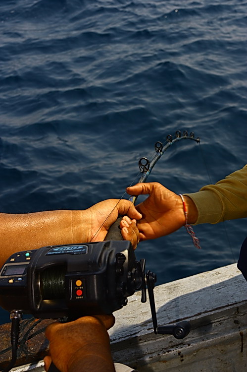  [b]บางจังหวะที่มือล้า เด็กเรือต้องค