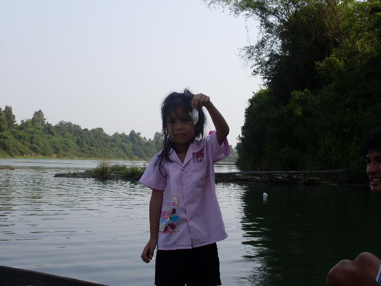 เบ้อเร่อ เลยพ่อ :angry: :angry: :angry: :angry: :angry: ปลาหรือมดน่ะ :laughing: :laughing: