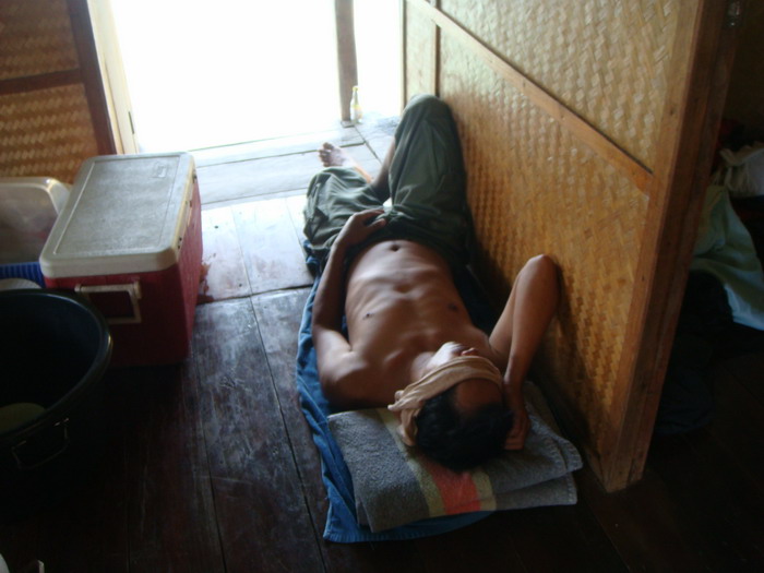 ส่วนโปรธงชัย จอดไม่ต้องแจว   :laughing: :laughing: