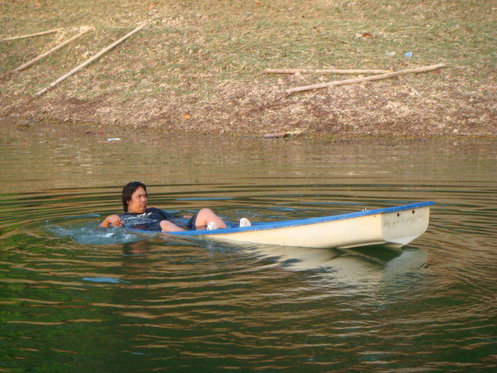 วิธีพายเรือ ที่ถูกต้อง   :laughing: :laughing: :laughing: 