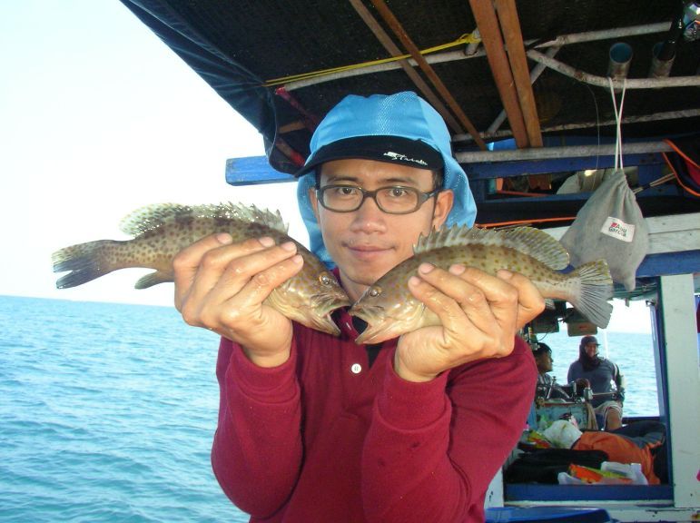 อย่างนี้ เค้าเรียก [b]ปลาทู[/b] ใช่อ่ะป่าว อิ อิ อิ [b]ปลาเก๋าสองตัว[/b]