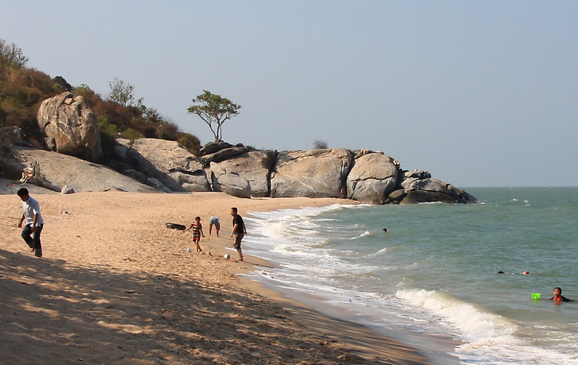 เอ......ไปวันเดียวกันซะด้วย..ที่หาดทรายน้อย..วันที่ 14-4-53 ประมาณ บ่าย3 กว่าๆ มั้งผมจำ ท่อ PVC. ที่