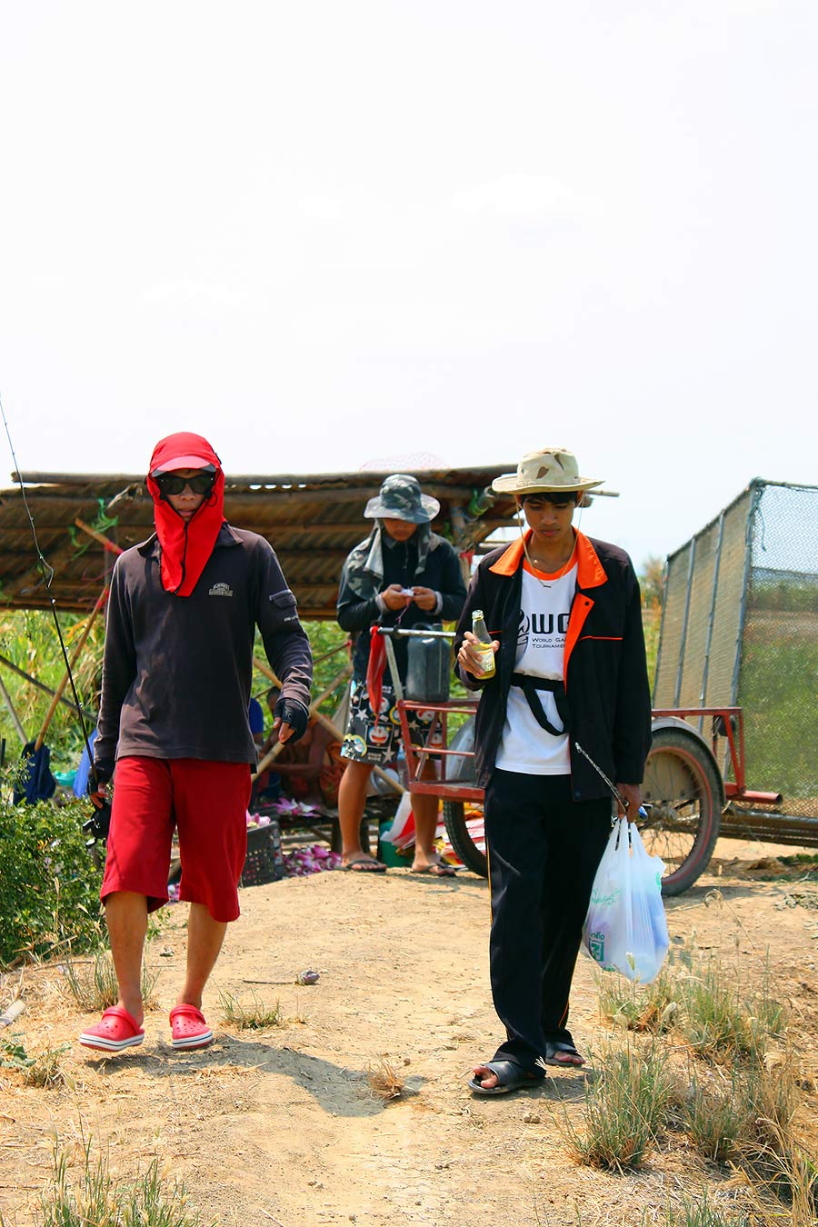 

 [b]เดินทางกลับแล้วครับ

เดินอย่างกับอยู่บนแคทวอค  [/b] :laughing: :laughing: :laughing: