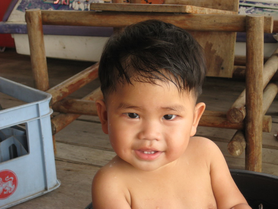 น้องไกด์  คลายร้อน  :laughing: :laughing: