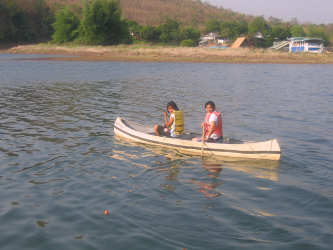 ตกเย็นก็พายเรือแบบสบายๆ  

 :smile: :smile: :smile: